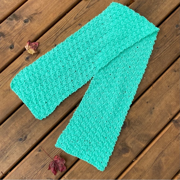 Mint green hand knit scarf - Picture 3 of 3